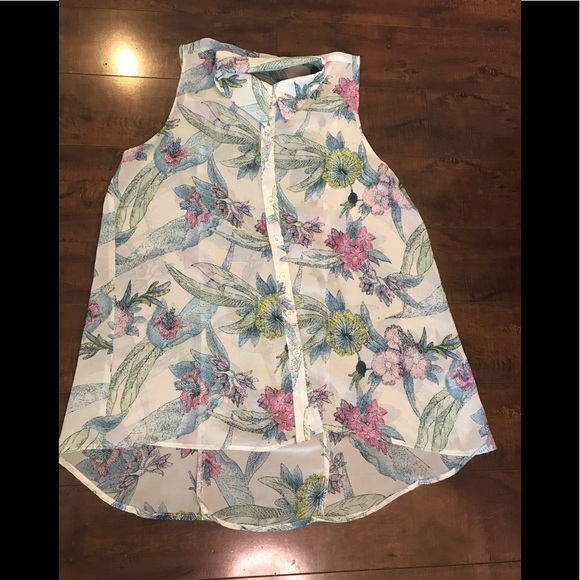 Lovely Ness Floral Sleeveless Button Down Blouse - Picture 4 of 6